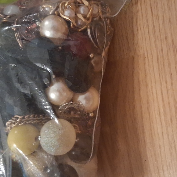 Mystery Bundle Of Jewerly - Necklaces, Rings, Earings - Picture 4 of 4
